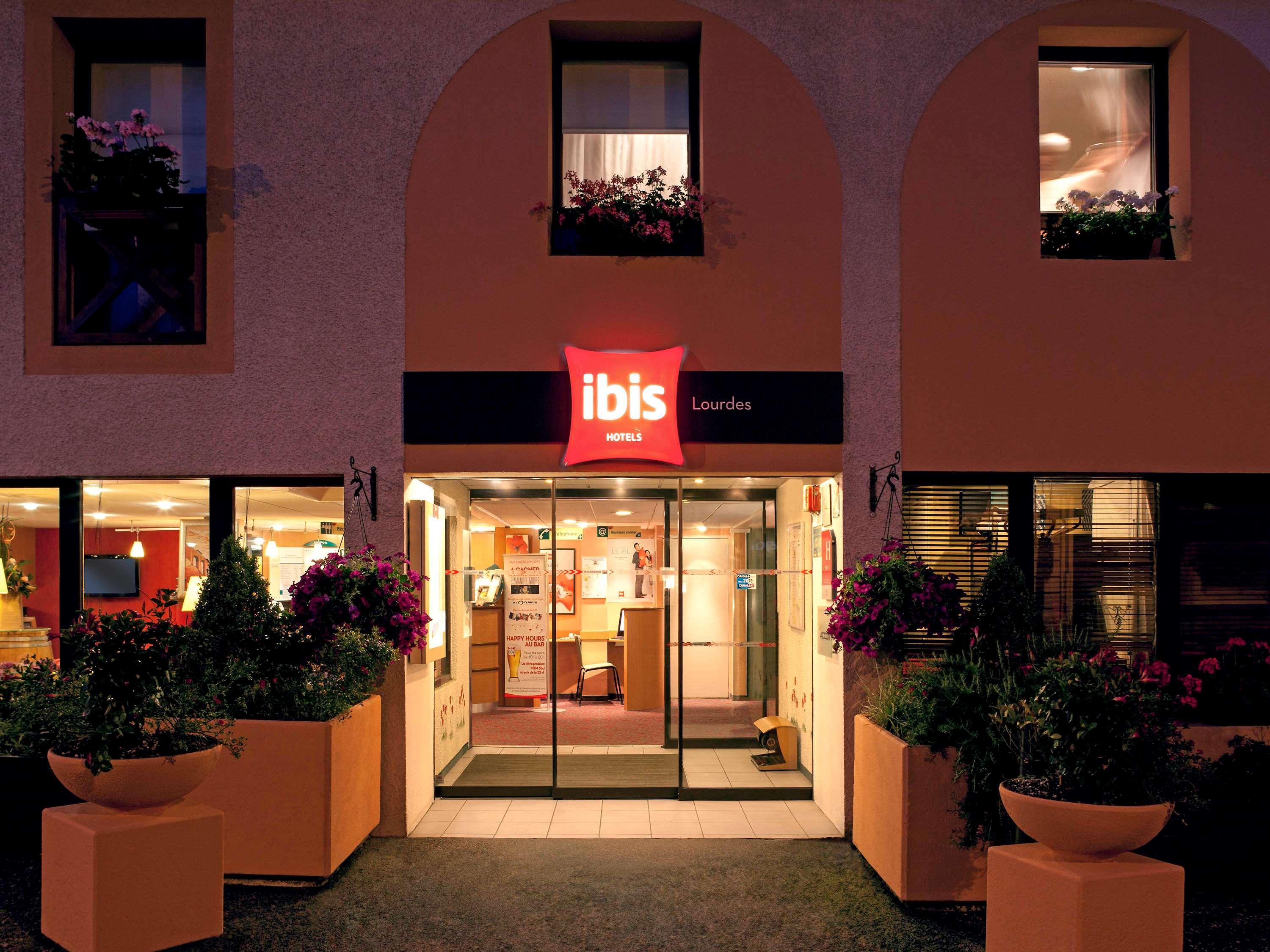 Ibis Lourdes Centre Gare Hotell Exteriör bild